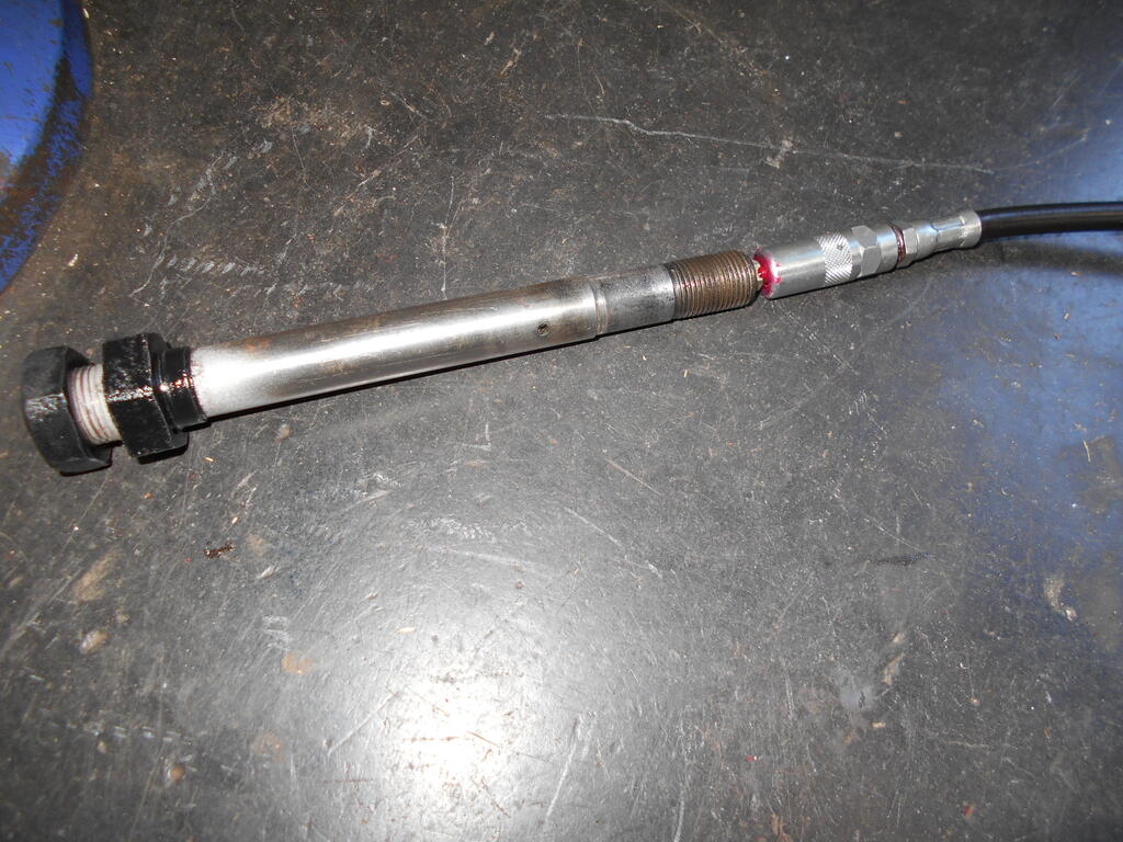 1888777119_Spindleshaftreadytobegreasepurged2.JPG.bbd492e4cd5ce1cd5c34f4845511bf67.JPG