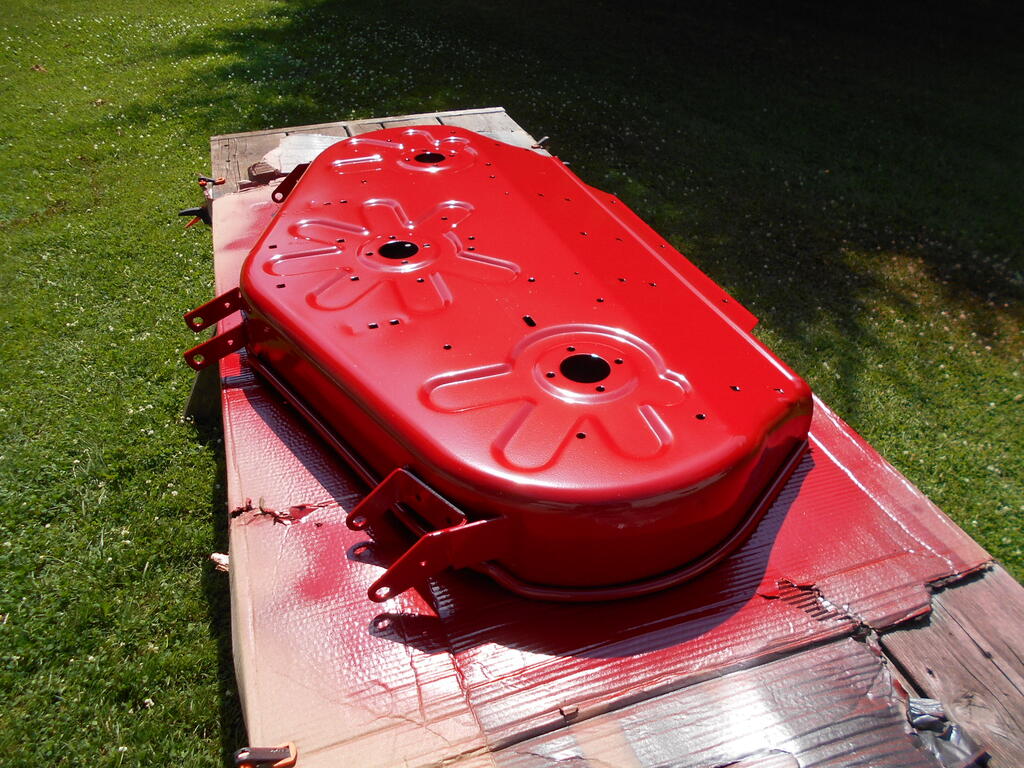 1023488716_Paintedmowerdeckshell2.JPG.28dd5551152663146ded7b7e41403771.JPG