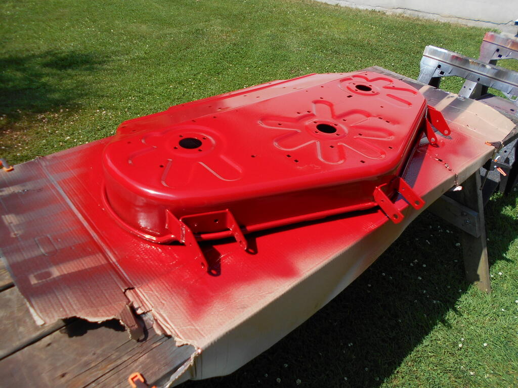 1380324718_Paintedmowerdeckshell3.JPG.3787a7b4c26624e53f959bac0b92cef2.JPG