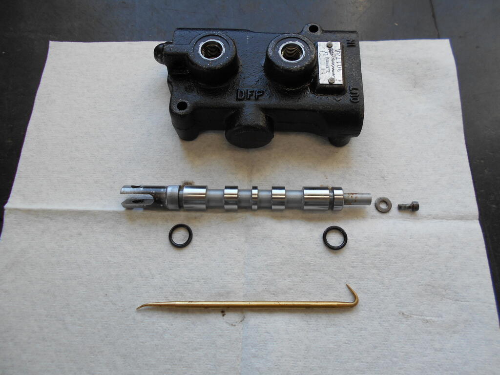 160808086_ValvecontrolrodOringsremovedusingbrasspick.JPG.d1d2ca0842f644a46d310a7f35054110.JPG