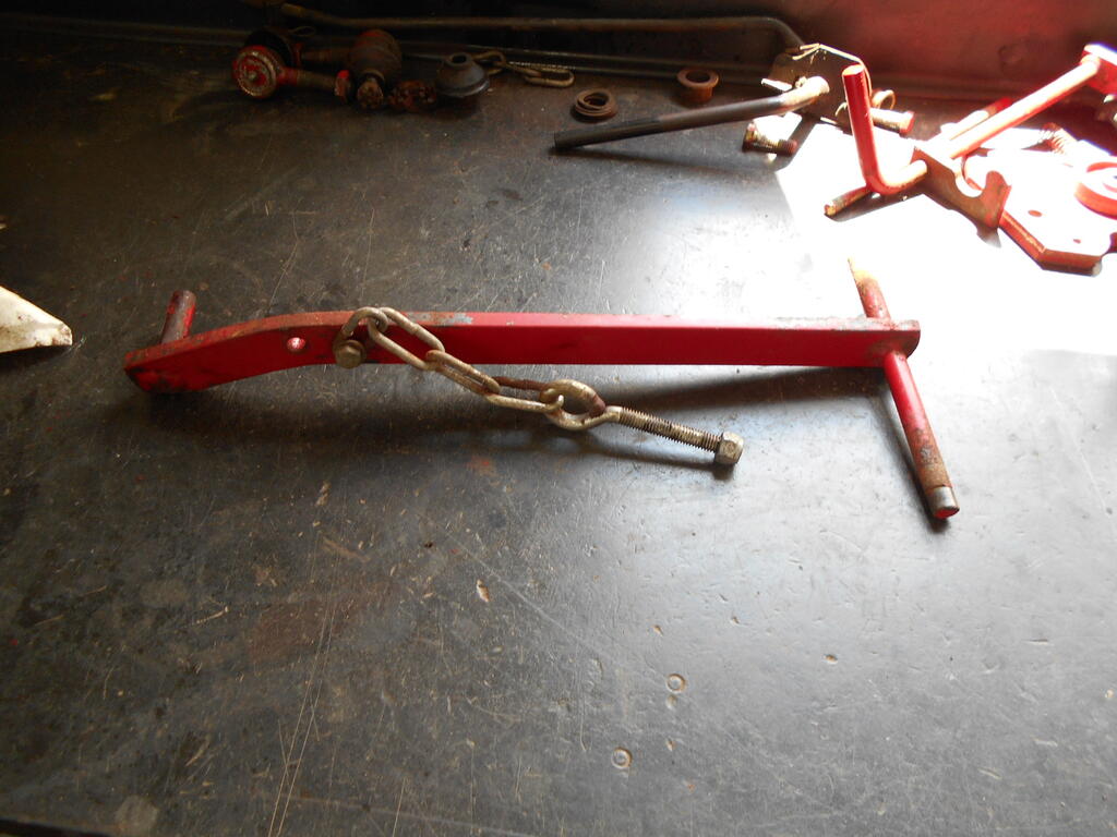 877373386_Liftarmandchain1.JPG.cf701fe0fc65351e27b5ad80dff99f36.JPG