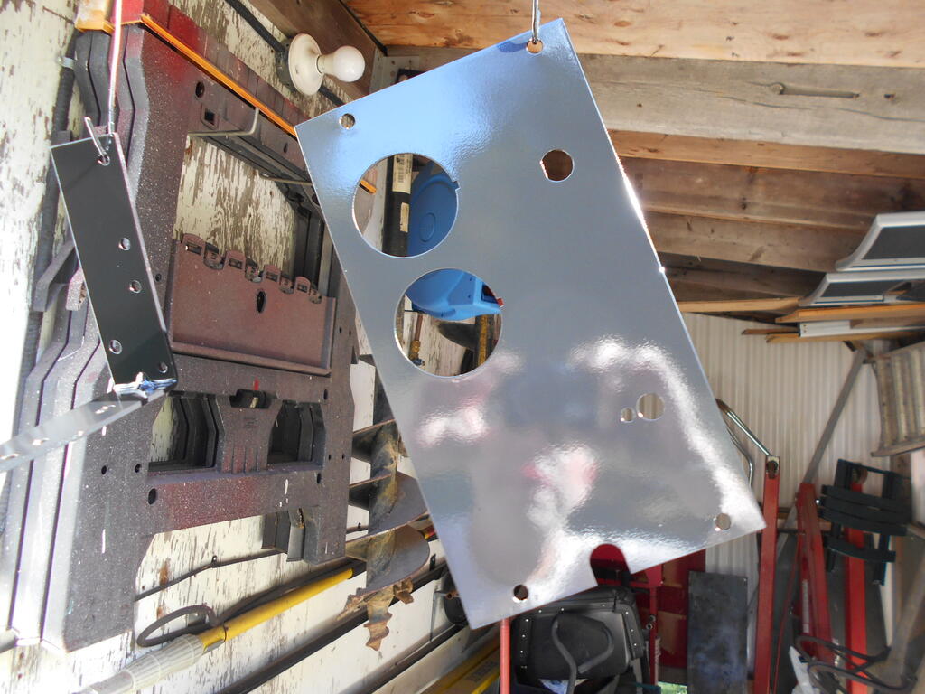 1449666593_Hoodstandplatepainted.JPG.7b918295aad6ad8f88d23e268a764b84.JPG