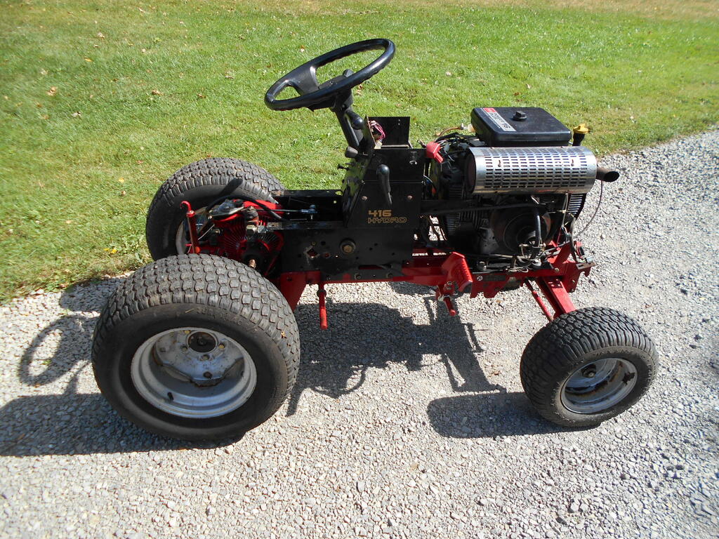937511499_Tractordisassemblystarted4.JPG.434785bbf20fc15bd8cbc7db28164b73.JPG