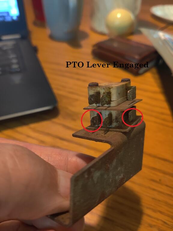 1199336776_PTOLeverEngaged.jpg.8706d834ea892f61eb69eca28efec129.jpg