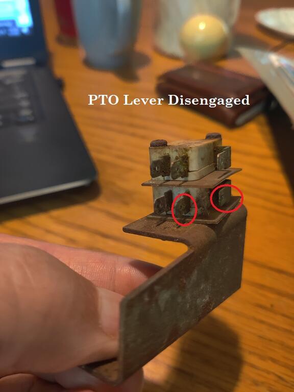 1798556525_PTOLeverDisengaged.jpg.fa061a31d73bceb2b5b63f22bd7da510.jpg