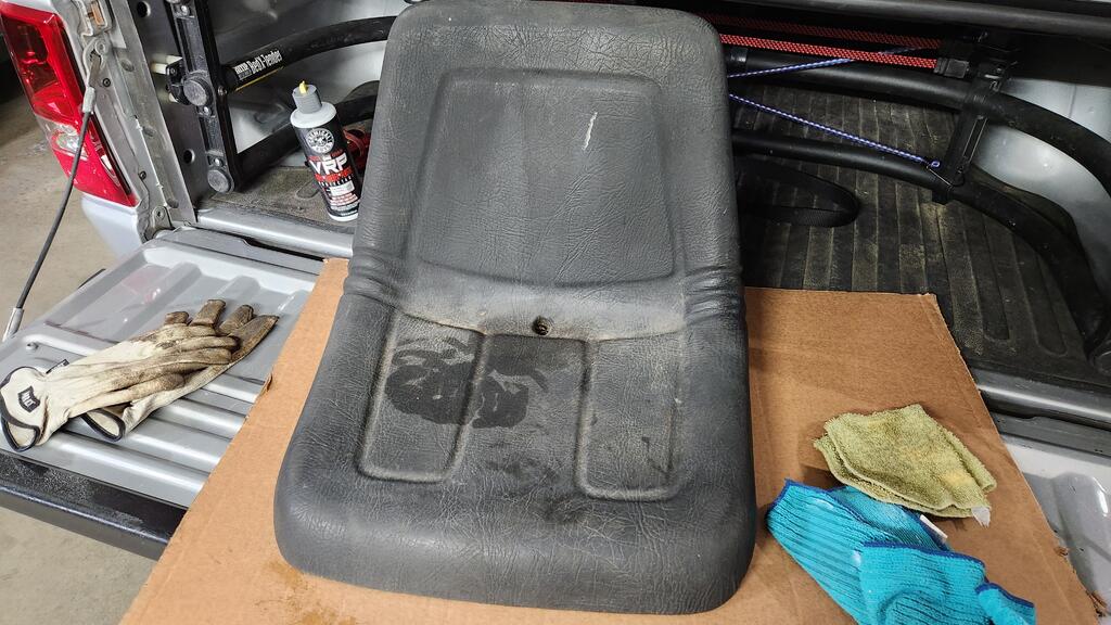 302781844_SeatDirty.jpg.f803efe1f35b26213f2d366295854a92.jpg