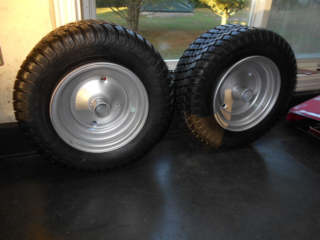 63120648_Tiresinstalled2.JPG.65b925b8138948455825a8aca5cce4a9.JPG