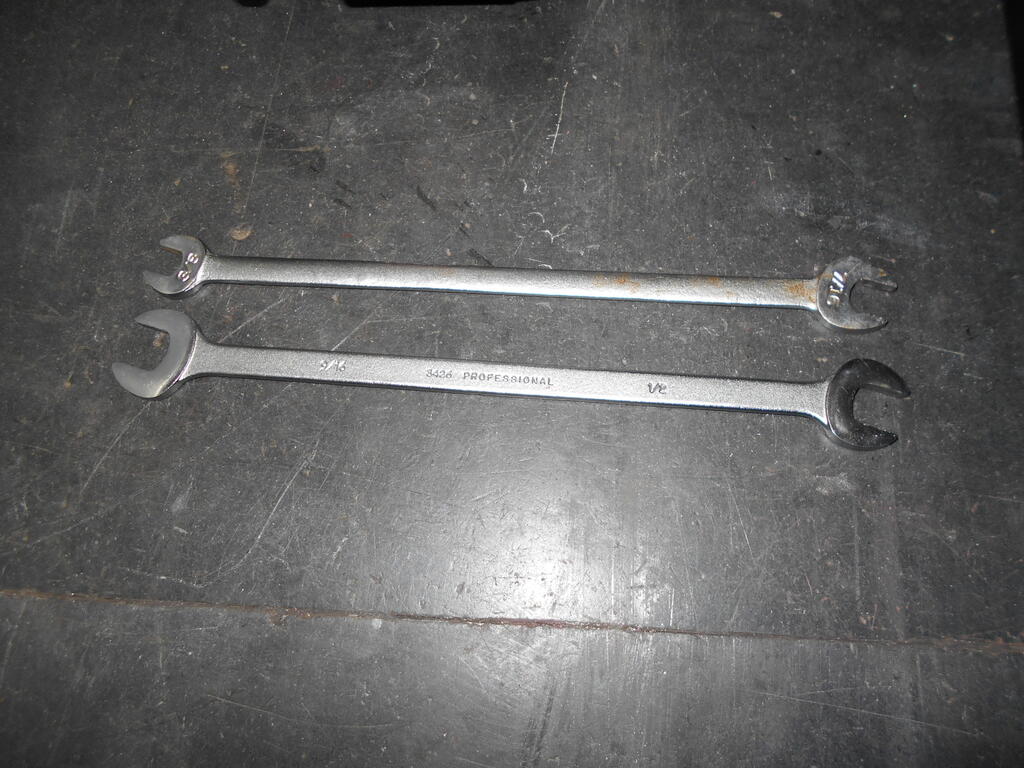 1775544134_Thinwrenchesusedtosetvalveclearance.JPG.db12c36244a06ee2788e3be5753512c8.JPG