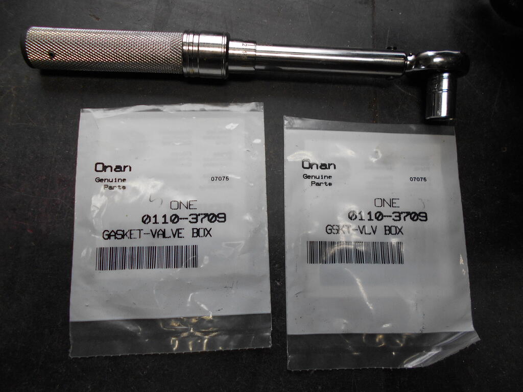 1814048221_Valvecovergasketsandtorquewrenchused.JPG.faad237a18188624beb055ca4e735a3a.JPG