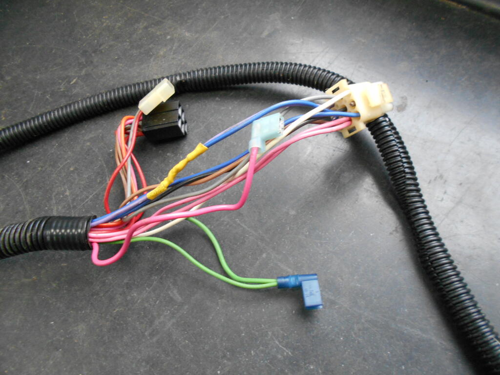 1498324680_Tractorwireharnesscomplete4.JPG.d27f5750514e64ce5921dbdfab829eb3.JPG