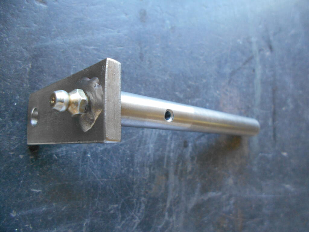 538729543_Deckrollershaftwithgreasefitting2.JPG.8ddd06c40432f100f07219c1752ab935.JPG