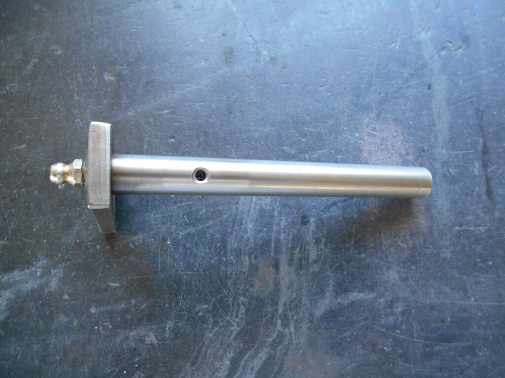 827609444_Deckrollershaftwithgreasefitting1.JPG.8f8e0a1fda3ffdd1567263784ea0faa5.JPG