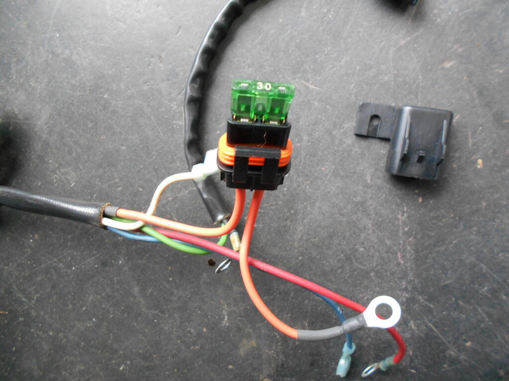 905139682_Chargewireand30ampinlinefuseinstalled1.JPG.8d74defeecab5b3b1cd7f269bbaf779f.JPG