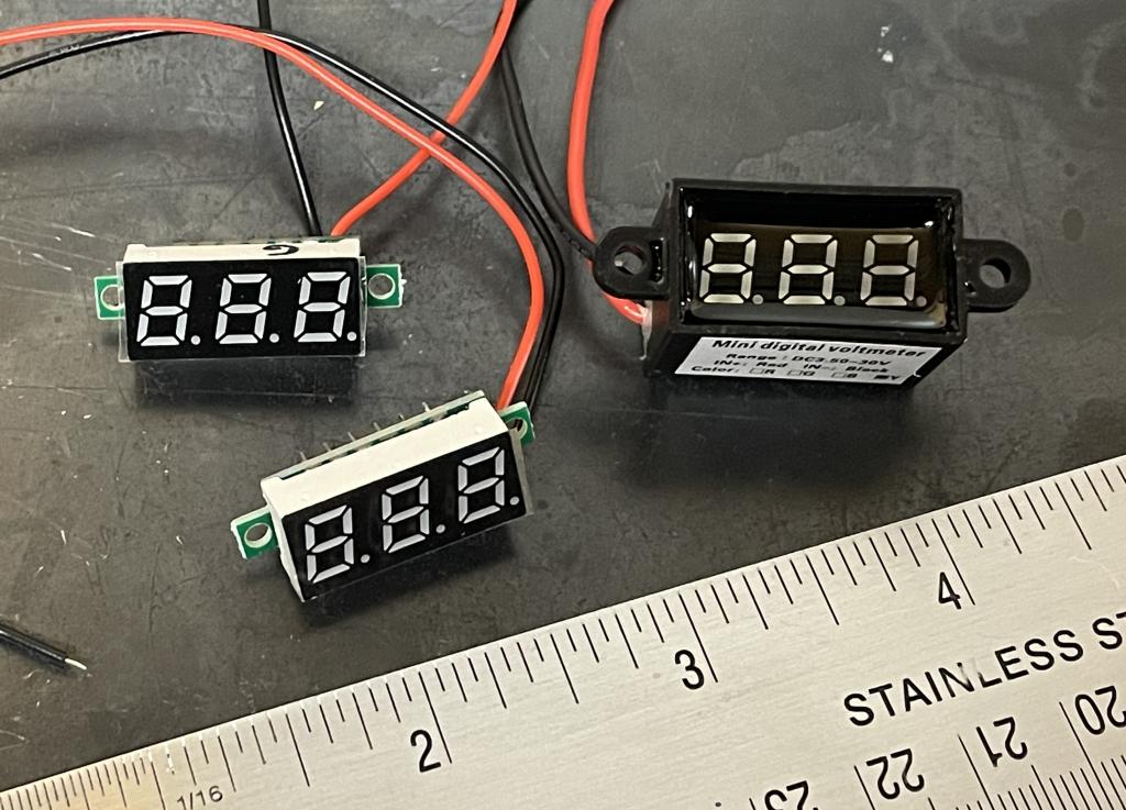 mini-voltmeters.jpg.0411a3498790f1d1292c965288a79909.jpg