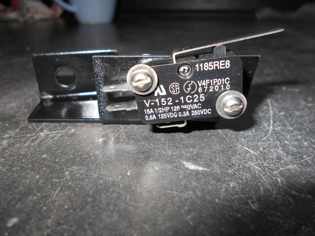 1167731402_PTOsafetyswitchboltedtobracket2.JPG.70960c095d10bb05354ad33d240e8cca.JPG