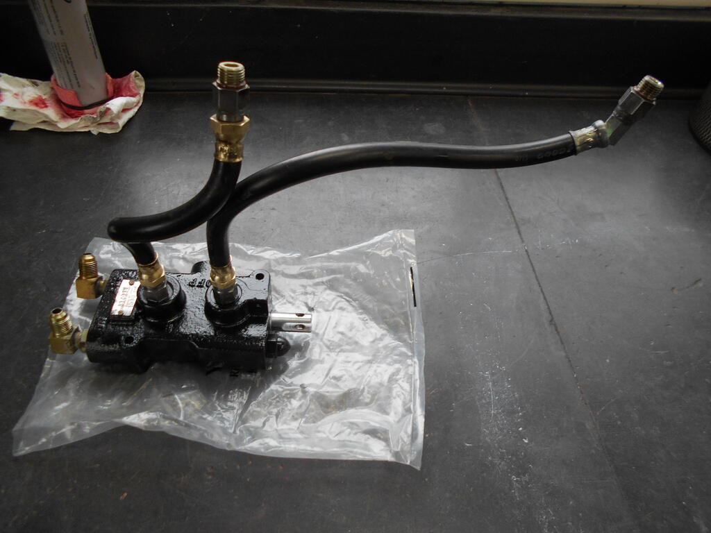 1281959211_Hydraulichosesintalledintovalve.JPG.c91ed3ec59ee0087954128cdec8f58be.JPG
