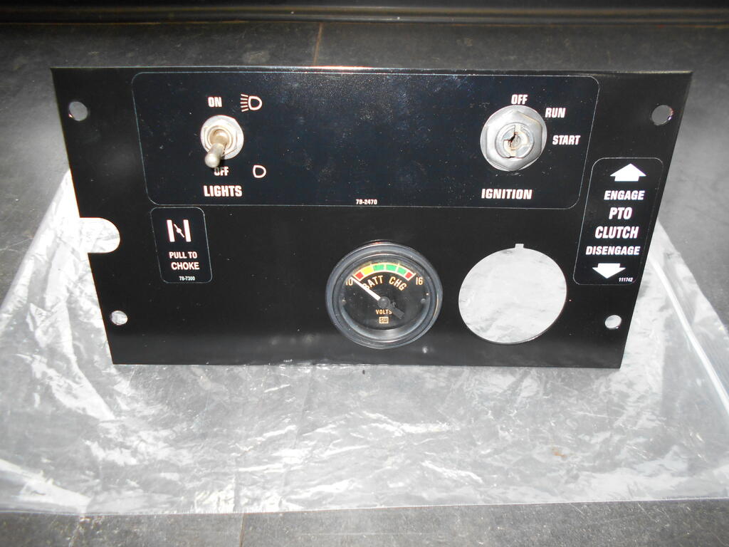 144279188_Voltgaugeinstalledontohoodstandplate1.JPG.6b0b77cbba1790c632f1fc63eaabfea4.JPG