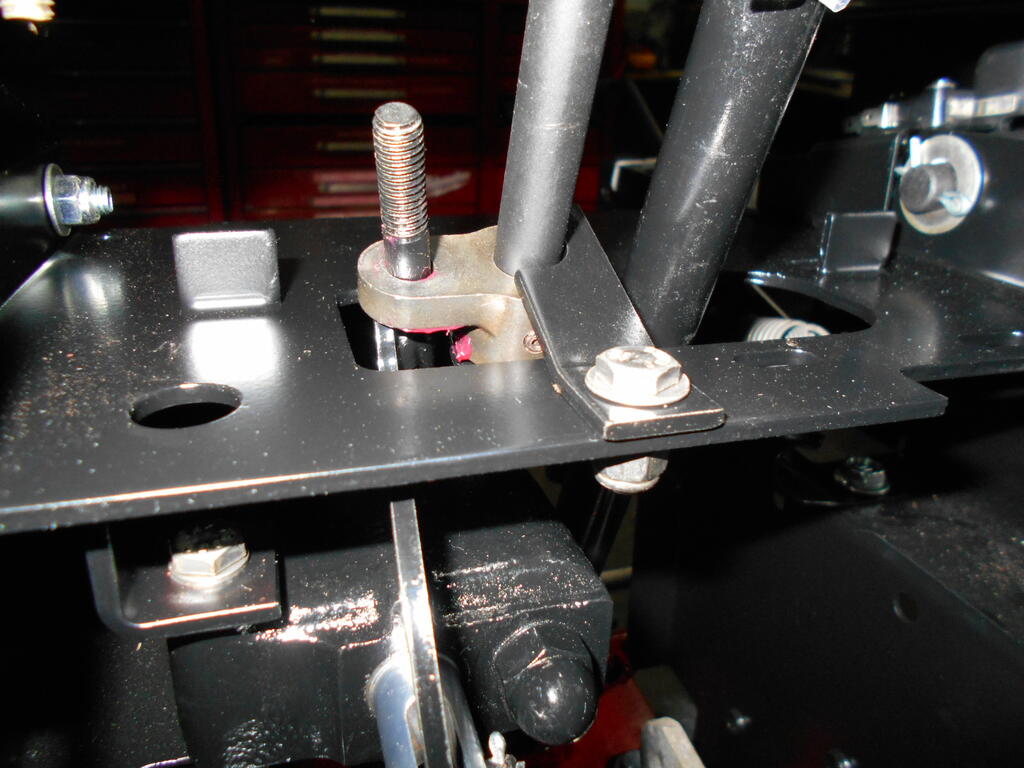 174679732_Controlrodbracketinstalled1.JPG.0e27b8900f2d954cdd2f2d9f890bbaa2.JPG