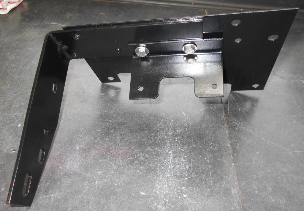 310269414_Beltguardbracketandfuseholderbracketboltedtofrontcover2.JPG.dd28931d4b7be631ab254bd9dcfbaa5c.JPG