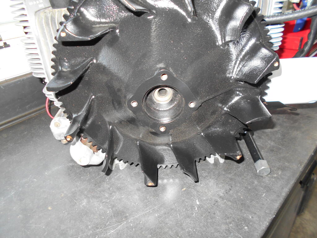 391264747_Flywheelinstalledbutnotbolted1.JPG.90f0ac5f8825a497652b6487149f8960.JPG