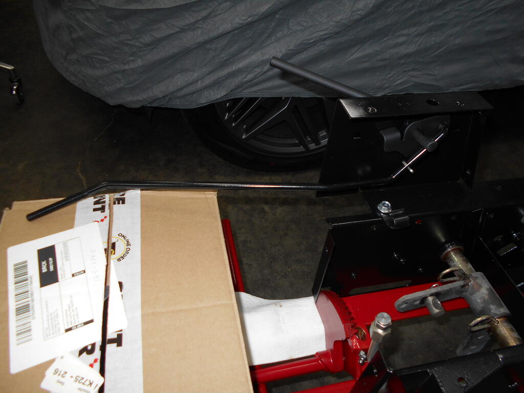 52342023_PTOclutchleverslidintoholeinsideofhoodstandPTOrodsupportedonbox.JPG.7e36fe9cdb1d89854c7d3d9cb40447de.JPG