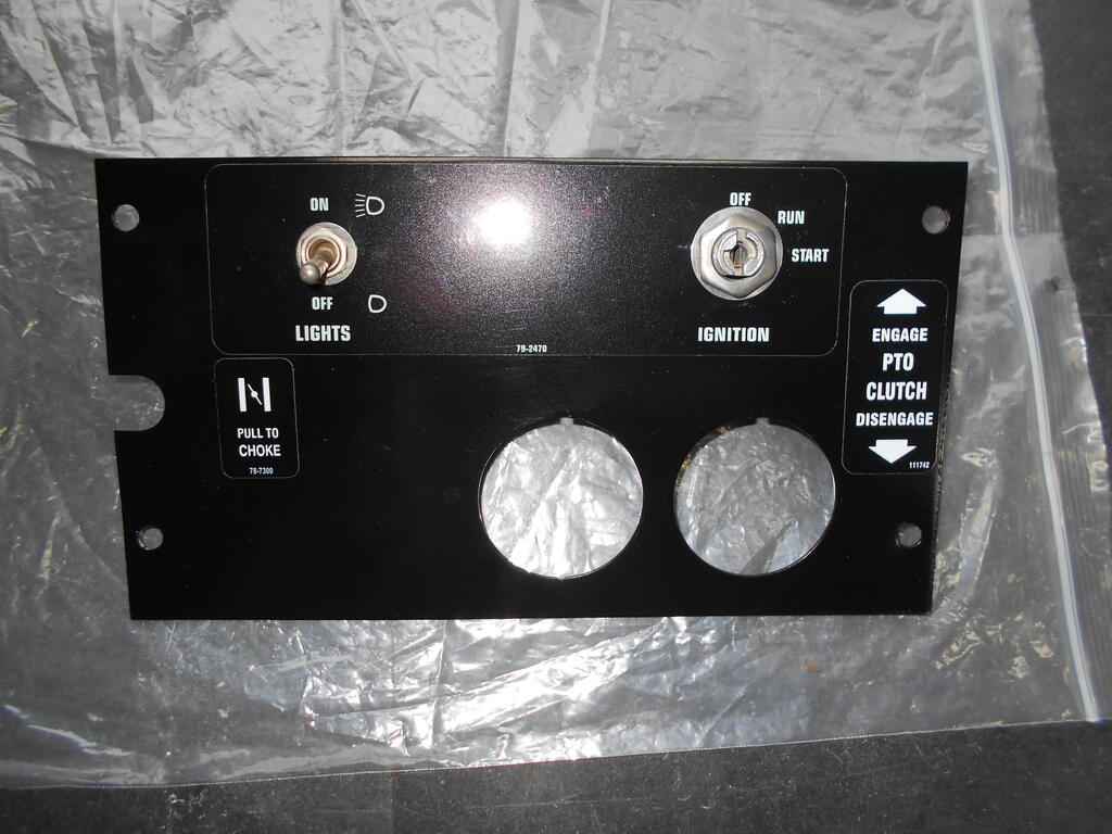 523930924_Ignitionswitchinstalledontohoodstandplate1.JPG.a6c045d45d8a6aa86a8eba8c1540644c.JPG
