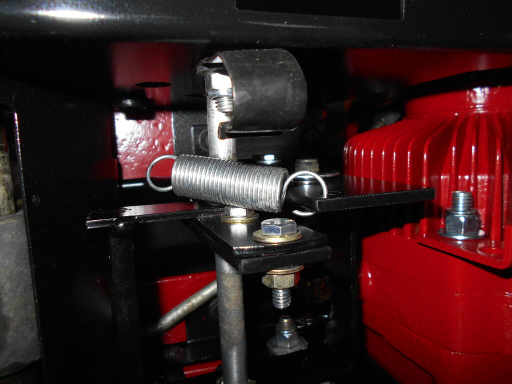 670326885_Footcontrolautocenterspringhookedintoautocenterlever.JPG.fe532c56d9eb0cf7de802fcbc3e27c5f.JPG