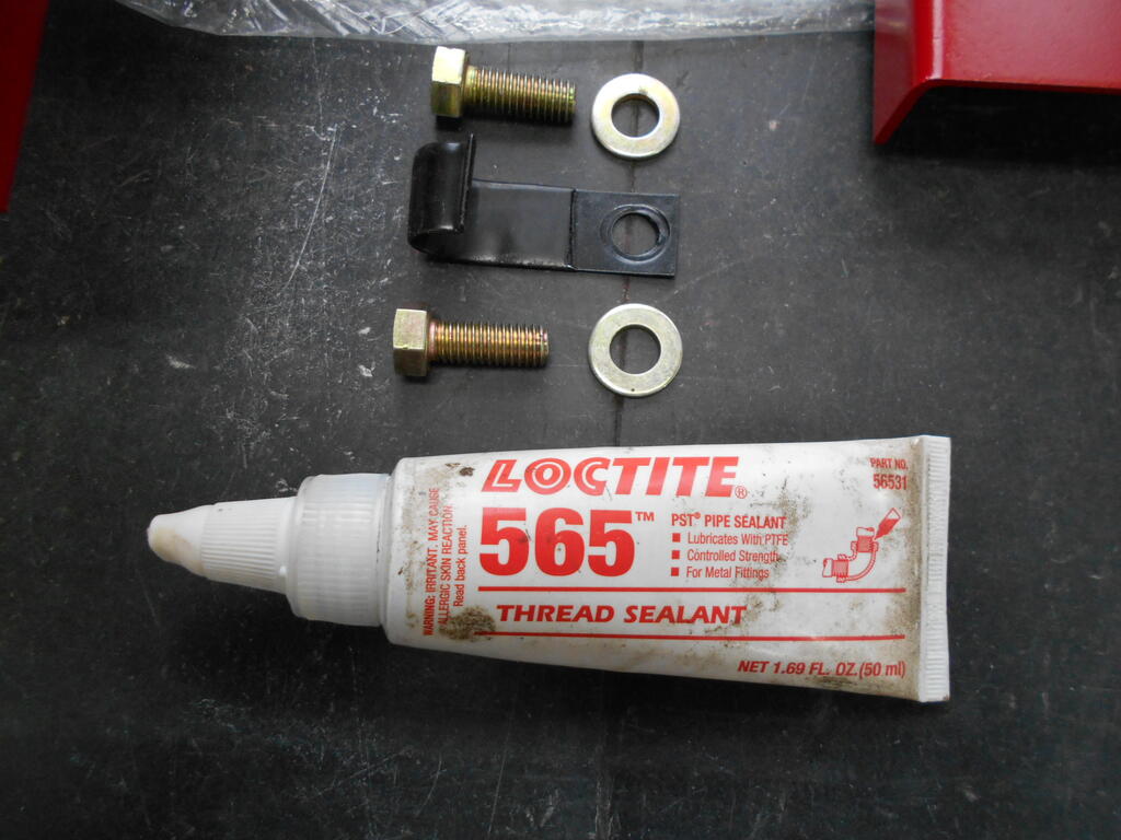723997375_Fenderbracketassemblyhardwarereadytobeinstalledshowingsealantused..JPG.5a912cca1af006e61159faadd0a43abf.JPG