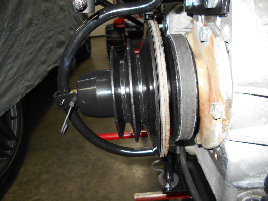 1060833886_PTOpulleyindisengagedpositionnotegapunderpulley.JPG.5c365747b865c60cc3ece0f481adc691.JPG