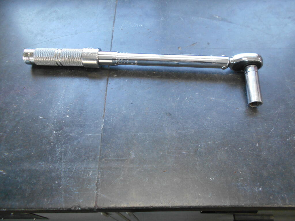1303981058_Torquewrenchanddeep9-16socketusedtotorquehubjambnuts.JPG.0f712d6291c97238ce65bea7726df38c.JPG
