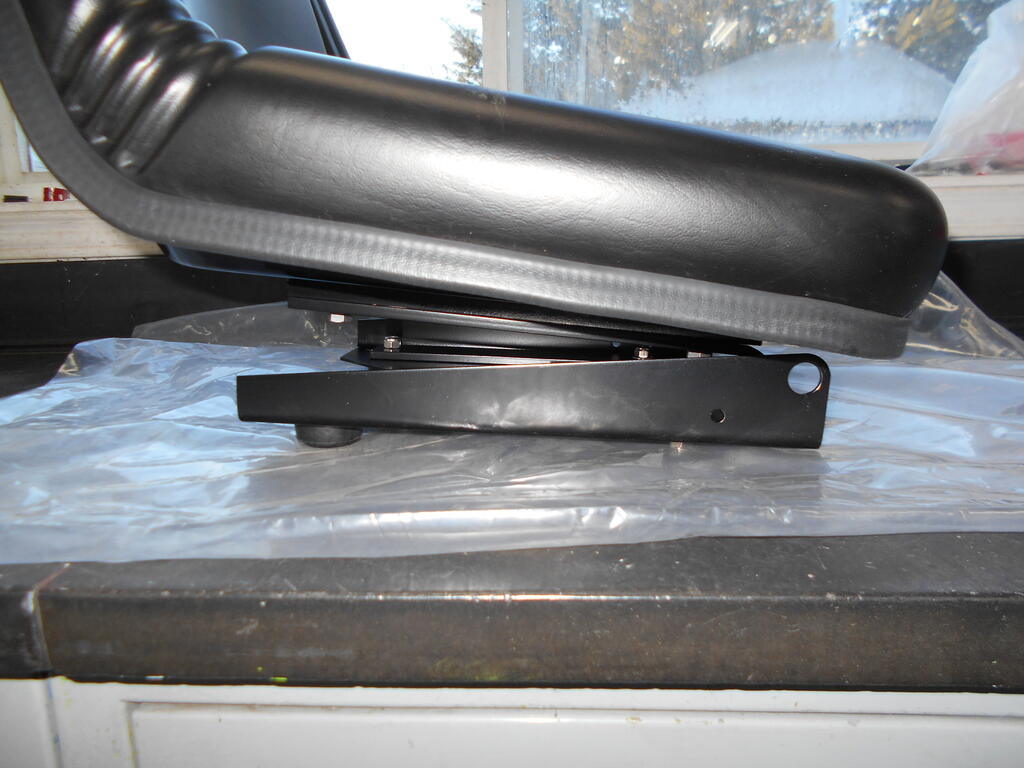 1381078479_Seatpivotplateboltedtoseatassembly3.JPG.63053ef50b12352fea7fe4ea9336a3f5.JPG