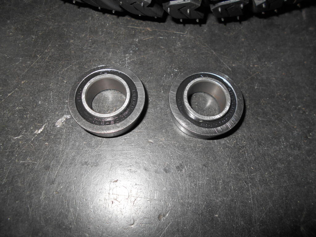 1654488136_Frontwheelbearingsused.JPG.9450d79ed89e4353ad030d42d4e87ab4.JPG