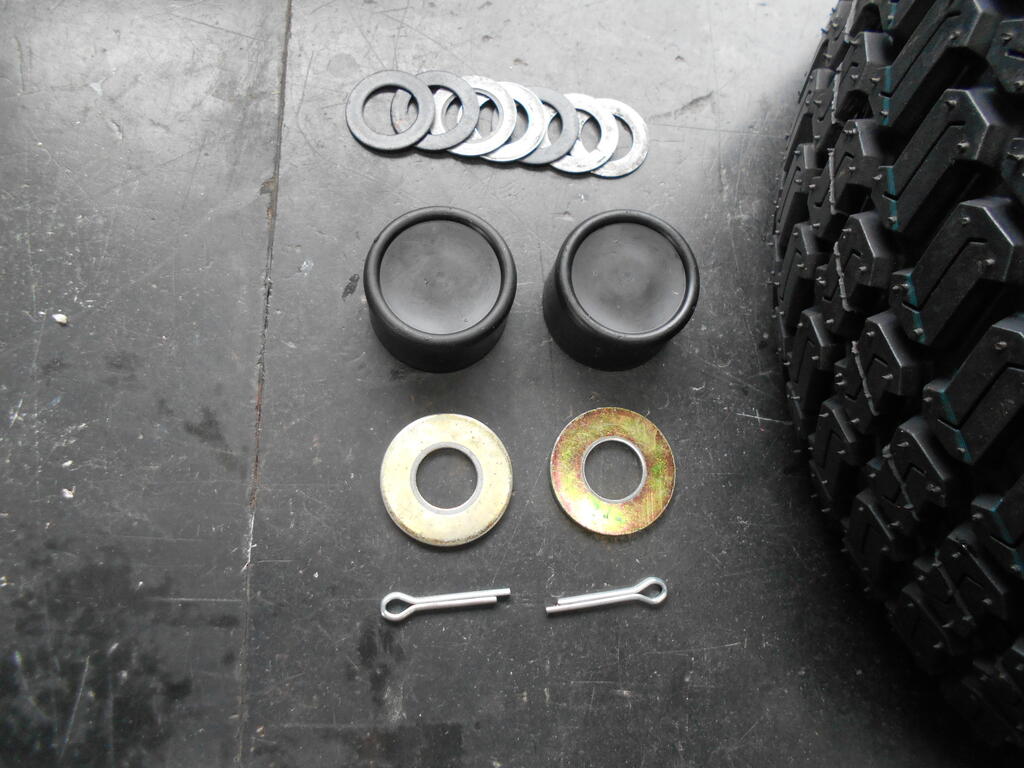 1767233759_Frontwheelshimwashershubcapwasherscotterpinsandhubcapsreadytobeinstalled.JPG.af58644192e564af0a0fd01391ac4176.JPG