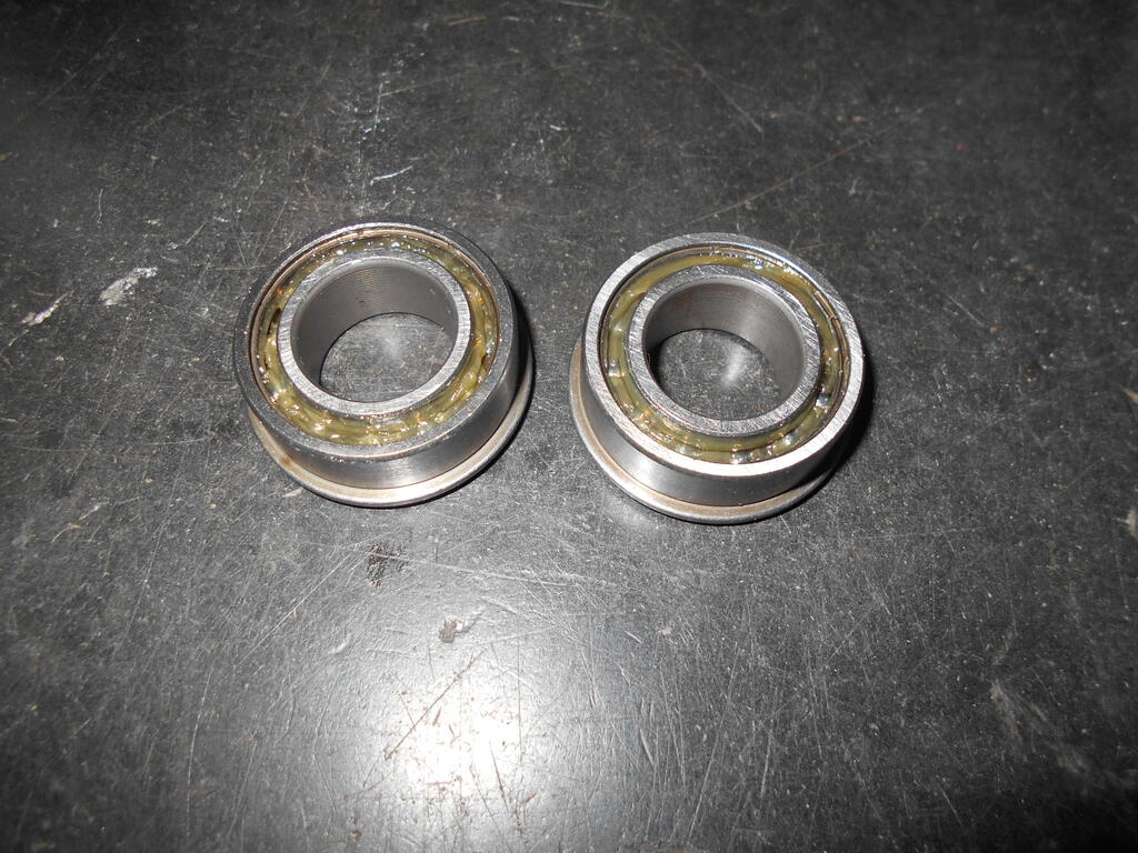 224355052_Frontwheelbearingsinnersealsremoved.JPG.eada3fee9ff9fdeae0e6c2b95330db1e.JPG