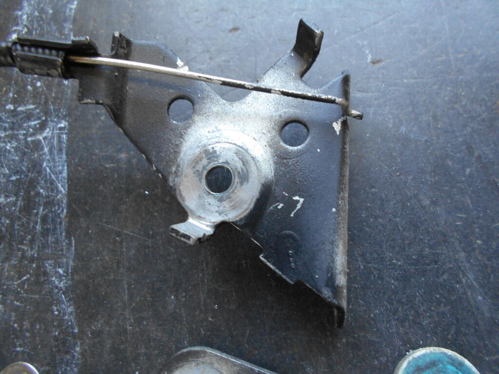 257909503_Throttlecabledisassembled4.JPG.b676986d2dacd1ea9fed5f6e4525ee07.JPG
