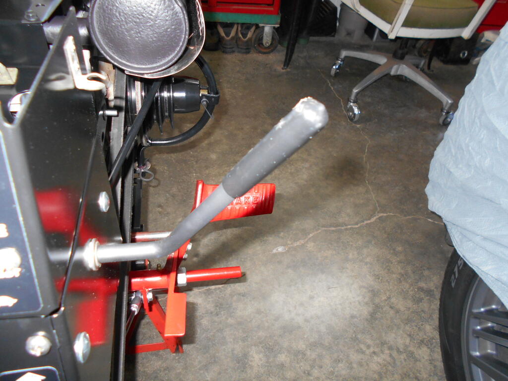 56837972_PTOlevergripinstalled.JPG.2a2e92bfadda4d9bea6b5e8c8e3e9e4a.JPG