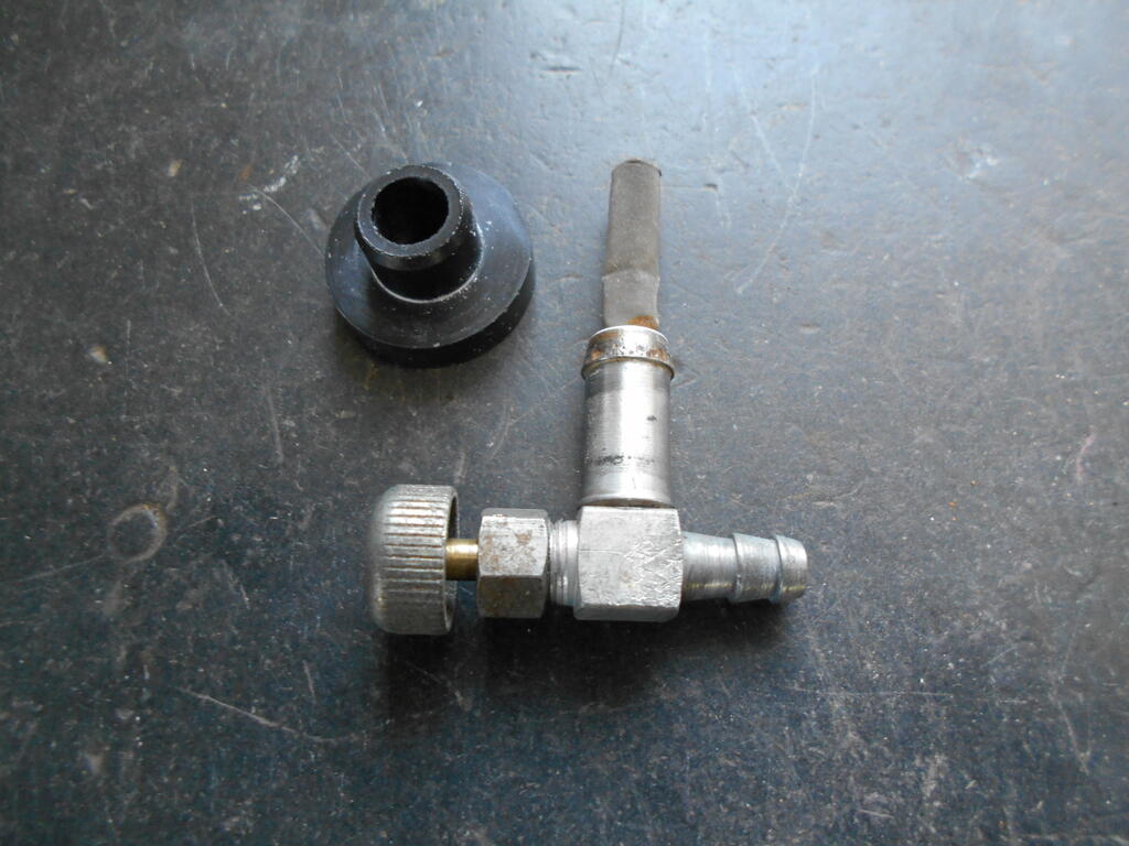 633843379_Fuelshutoffvalvereadytobeinstalledwithnewbushing2.JPG.4ab951319bf610ed88ac5772cf7070f7.JPG