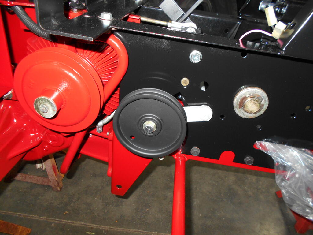 637683332_Hydrodriveidlerpulleyinstalled.JPG.06d7493b3e865390026379b99d1f55bd.JPG