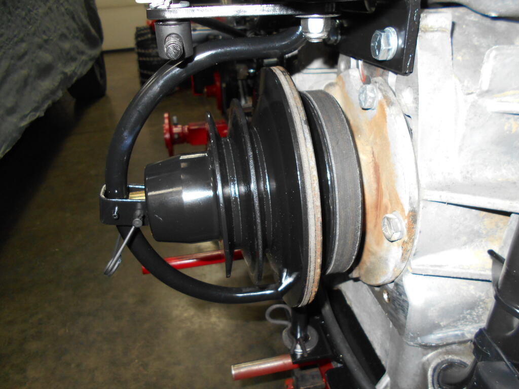945452818_PTOpulleyinengagedpositionnotepulleyistighttoclutch.JPG.5f75f3a321e7151b68984ff4ea70e8b4.JPG