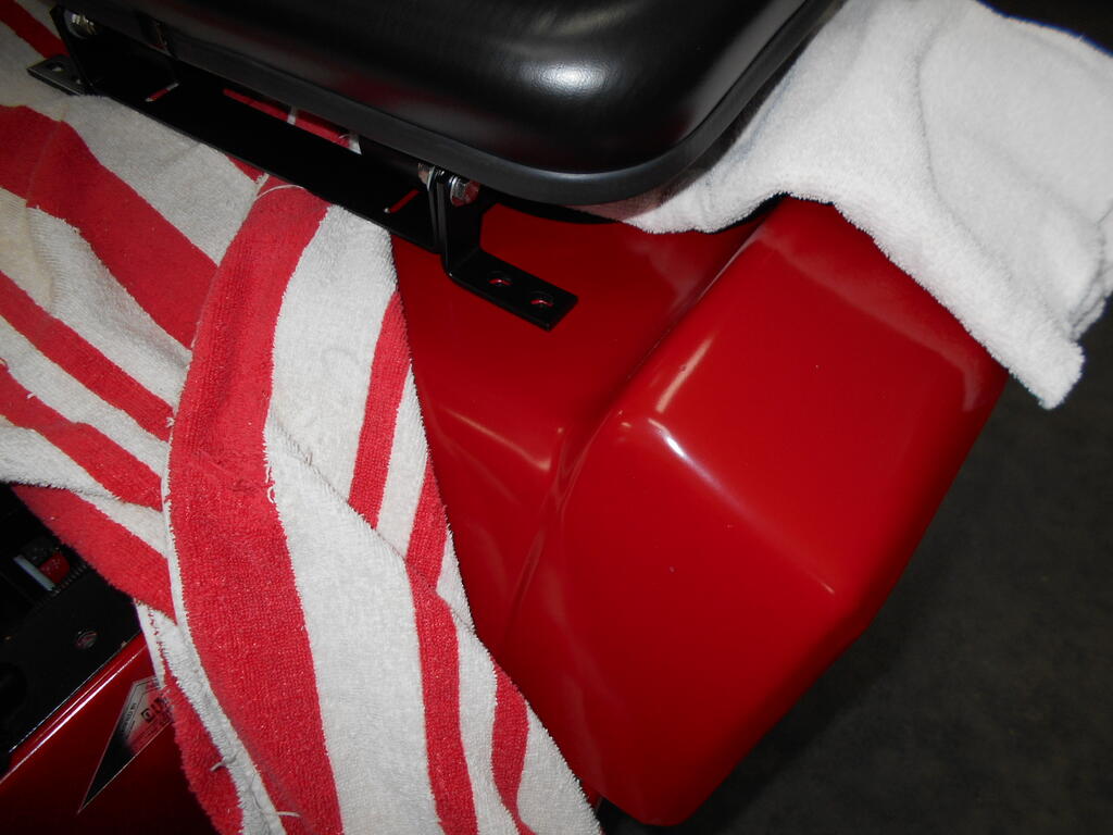 1877002234_Seatpivotbracketcarefullysatonexposedfender.JPG.6af1bcf85c34958dc13eb5e4c03062e0.JPG
