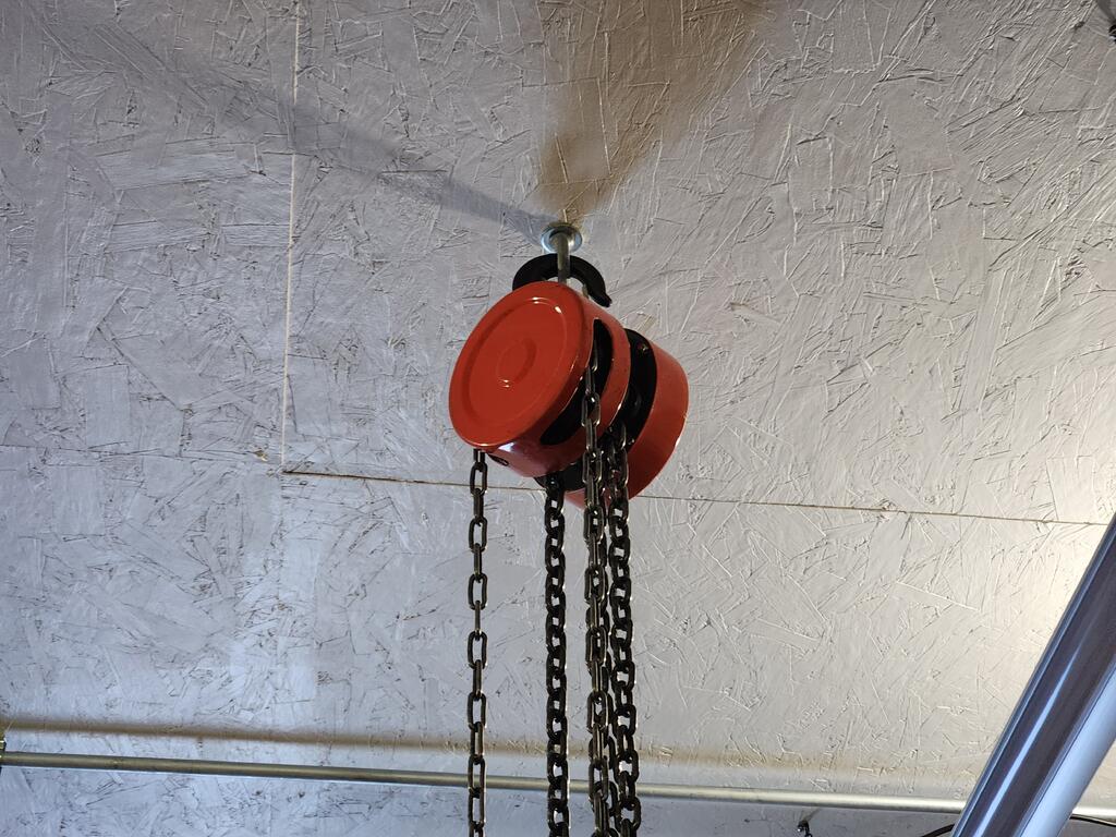 Chain_Hoist.jpg.7f07b9d1fa7f5a8fb36904c446604cde.jpg