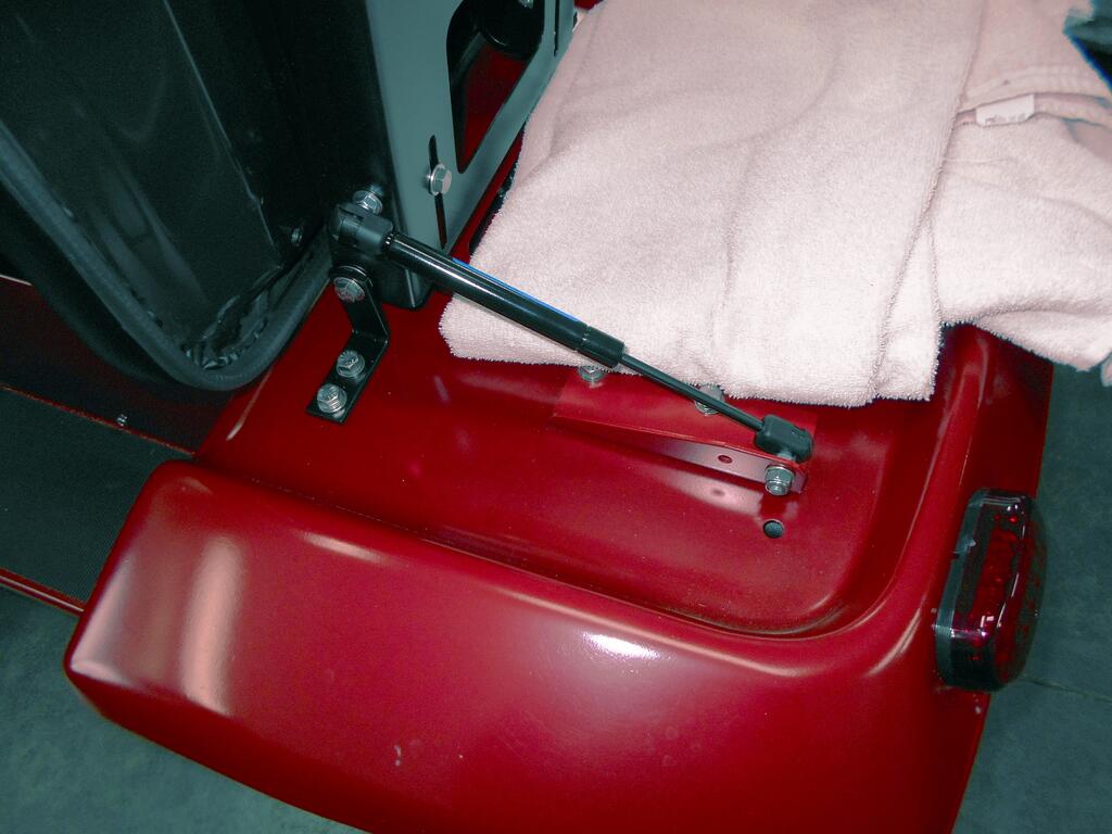 Seat_gas_lift_installed_2.JPG.3ca82562cbd12141cc5c4cdabbe7e836.JPG