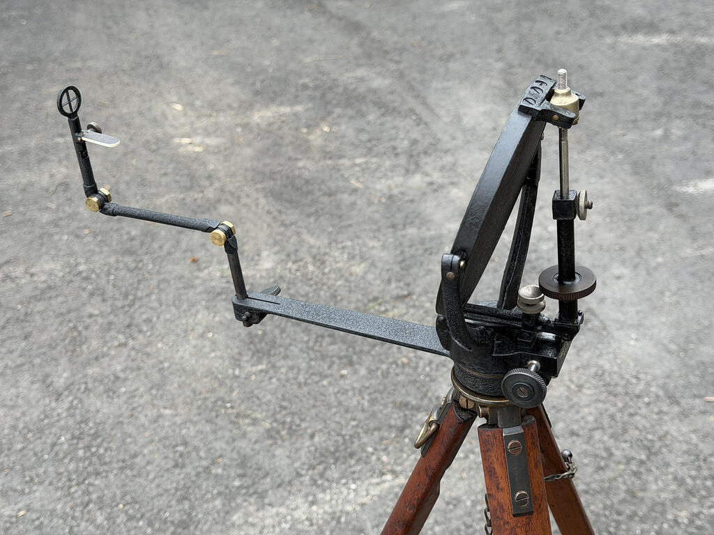 heliograph-on-tripod-2-smaller-image.jpg.ee24c0d5344d9477ce73500ce061f7f7.jpg