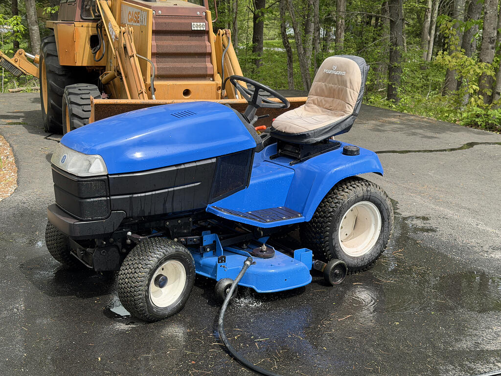 deck-cleaning.jpg.482bcfa278a3fc58e000f1c581c90ff7.jpg