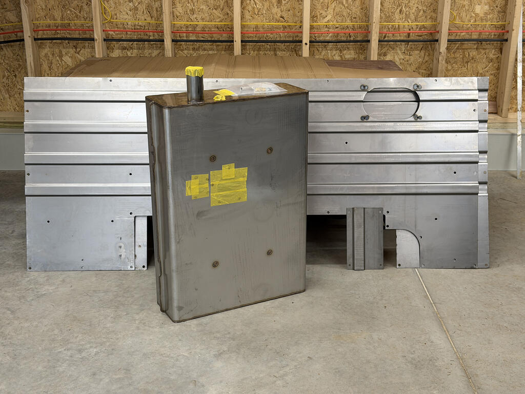 new-fuel-tank-bed-floor-smaller-image.jpg.30ca754229b1534b8cc17172f0680319.jpg