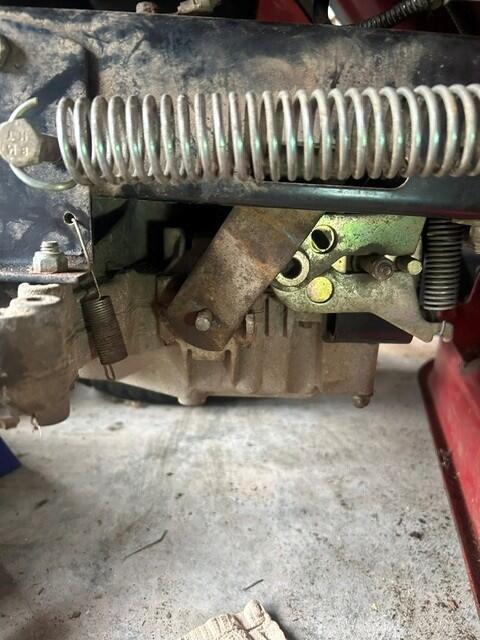 115284942_WheelHorseBrake-pic1.jpg.9f94d2ac565e99a8a9d887a9ec34a77c.jpg