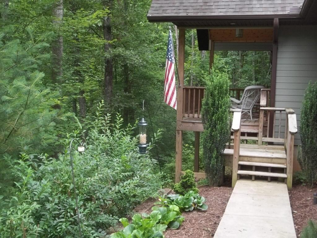 FLAG.jpg.09eb55c6030234244573597c0437cc78.jpg