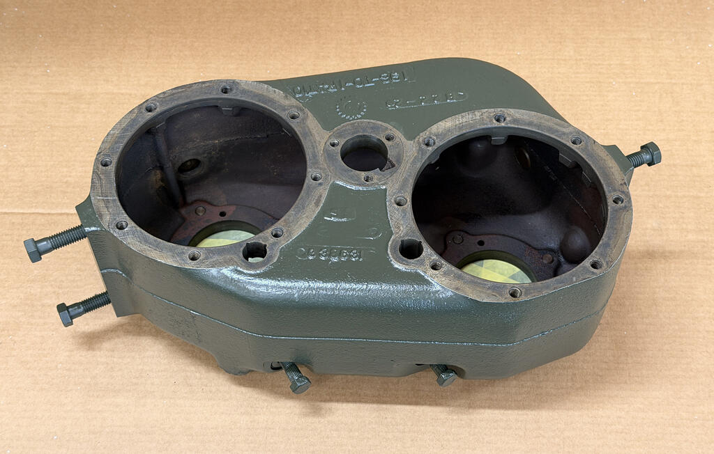 transfer-case-cleaned-primed-painted-ready-for-assembly.jpg.acd493a366892cc9d7fd85b54e2fe78d.jpg