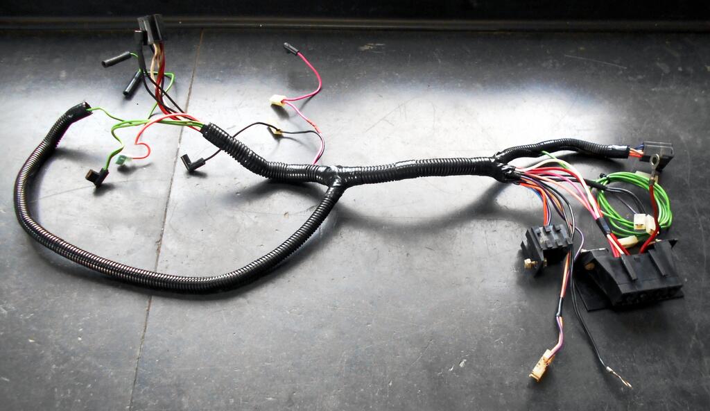 1306868766_Wireharnessreadytobeinstalled1.JPG.43c709eb1af903eb36b6ce58015664fb.JPG