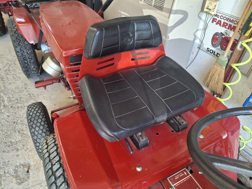 seat_b.jpg.eb6aa74e927038c15cdc6f5d6e369b9a.jpg